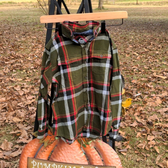 🛑 SOLD Boys Flannel Button Down Shirt - Picture 2 of 7